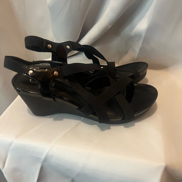 Chaps Black Wedge Sandals with Criss-Cross Straps - Picture 3 of 9